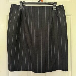 Anne Klein Size L Pencil Skirt Black White Pin Stripe Straight Lined Knee Length